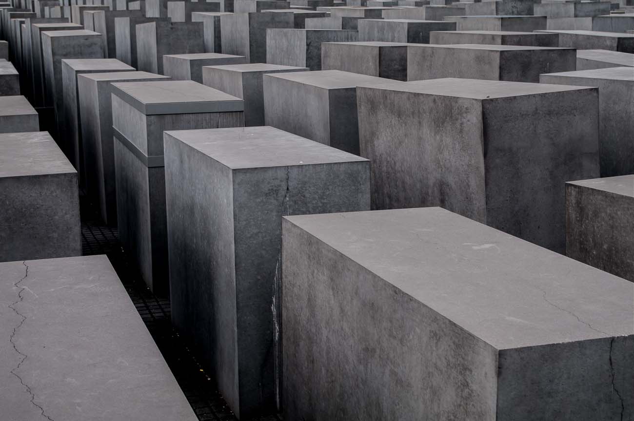 Die Stelen des Holocaust-Mahnmals in Berlin von oben fotografiert