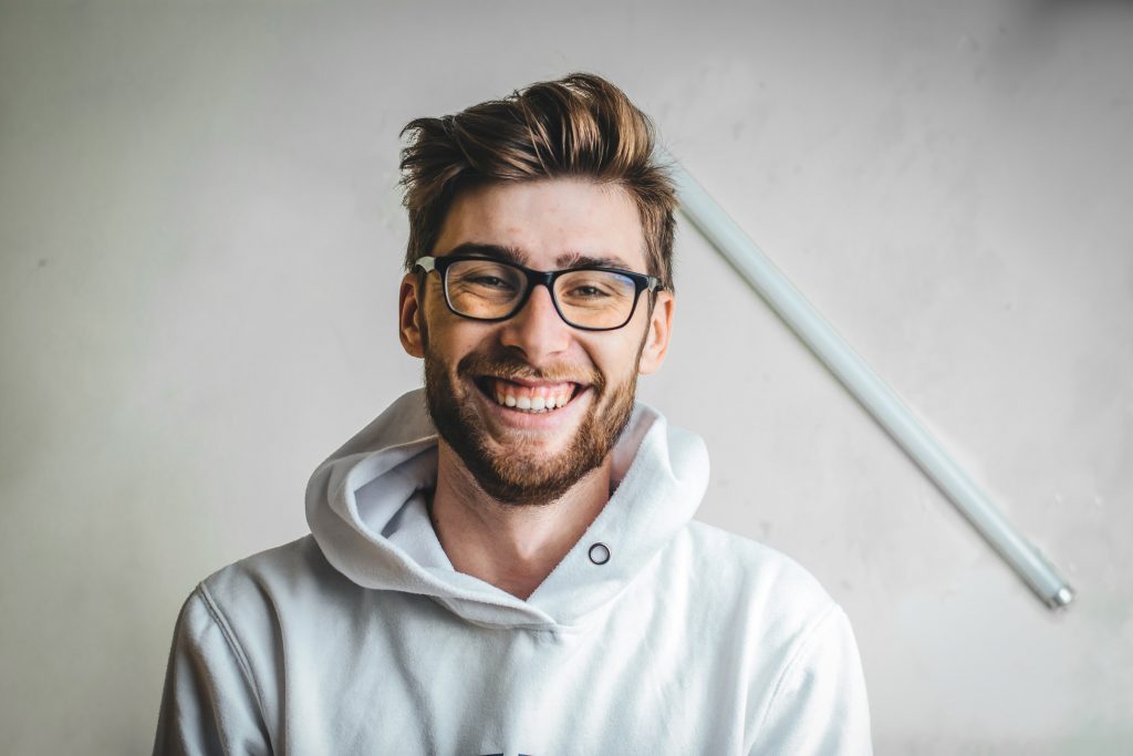 Portraitfotografie eines Mannes mit Brille und Bart